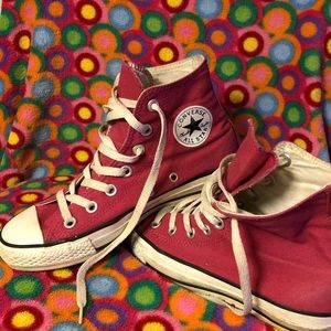 💕Flash sale💕 Fuchsia High Top Converse